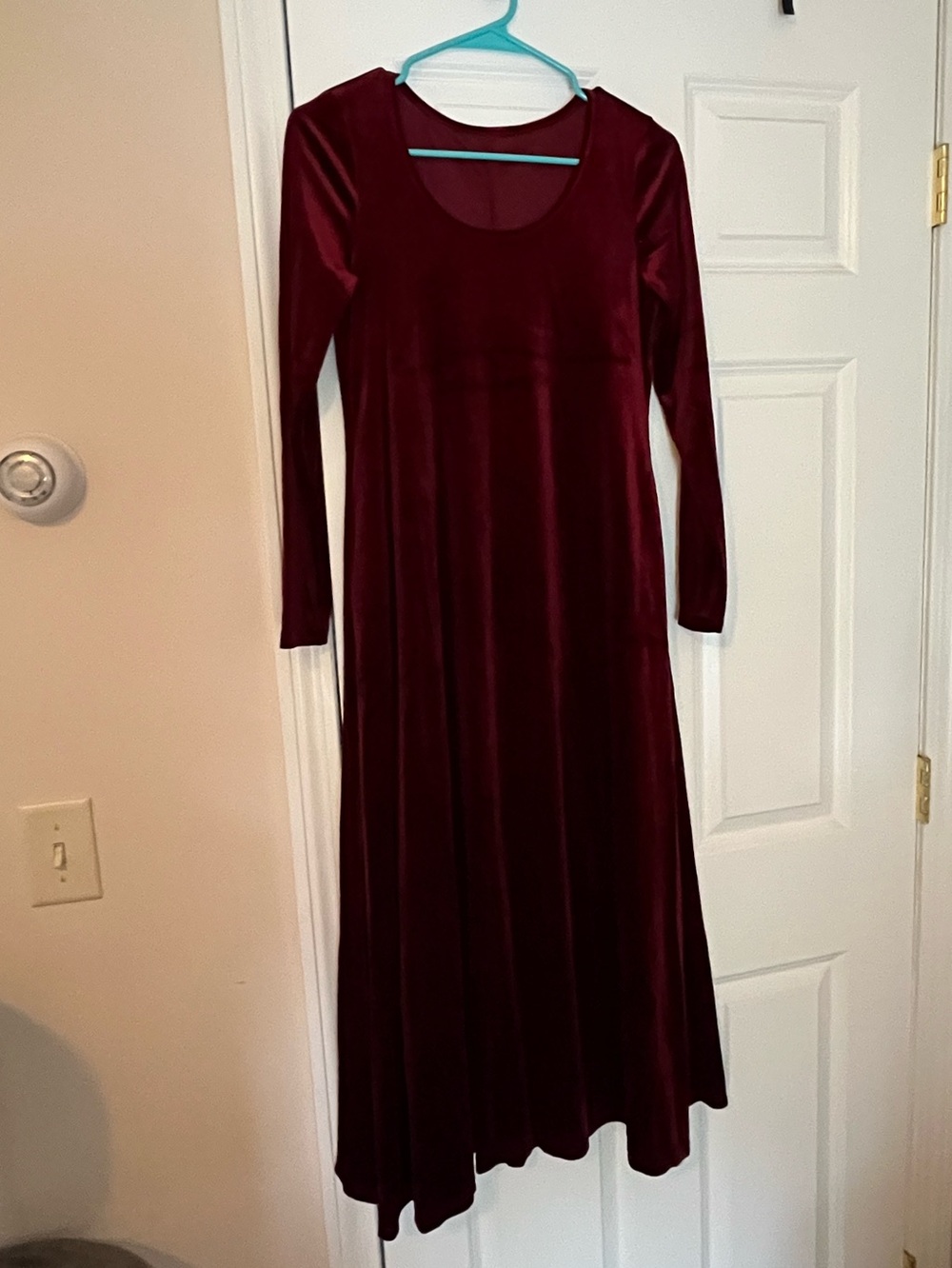 women’s long sleeve velvet maxi dress - burgundy